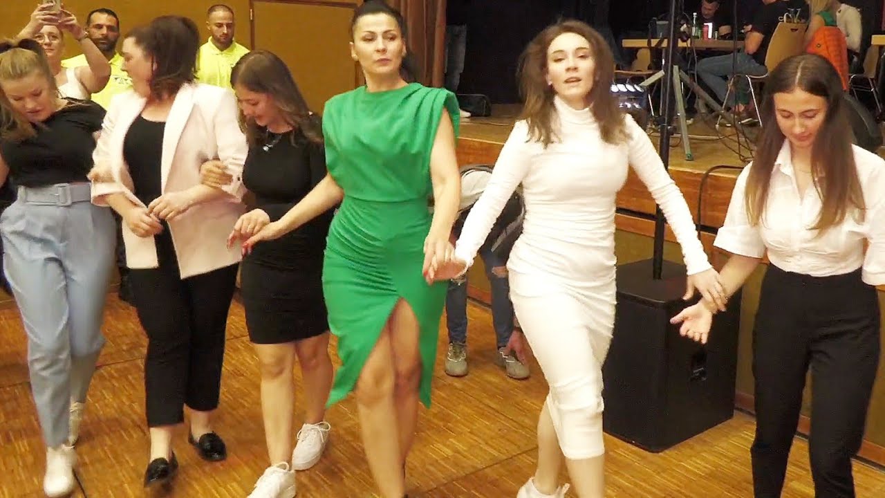 Kolo za damu u zelenoj haljini 