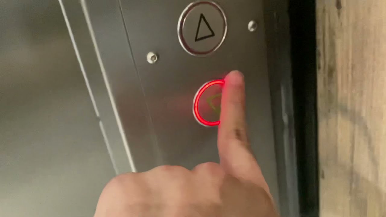 Unbranded Dumbwaiter Lift @ McDonald’s Oxford Circus Near Covent Garden London