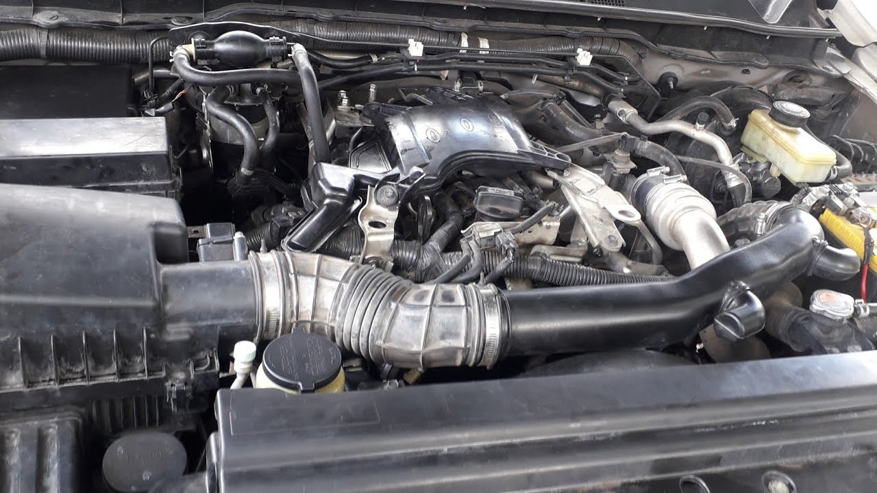 nissan np300 2018 desmontar bomba inyección diésel.
