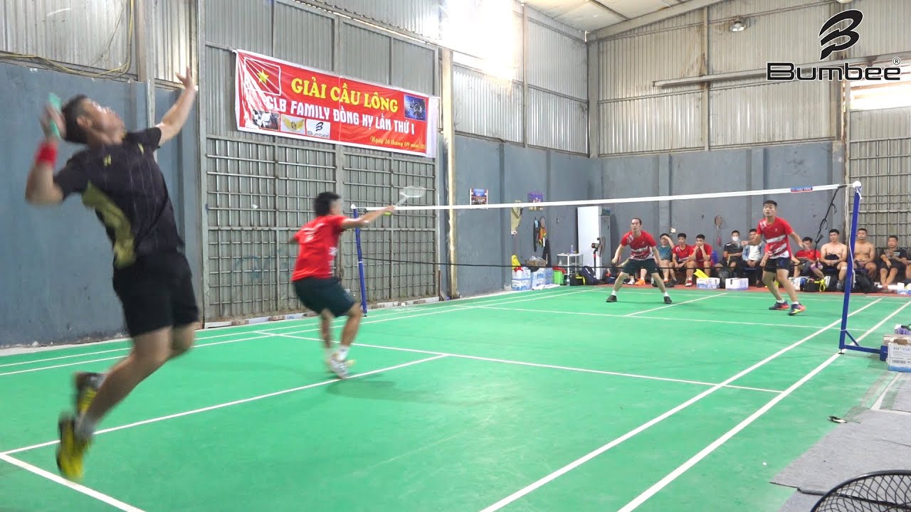 Khi những tay vợt hàng đầu Việt nam bánh bao đồng đội