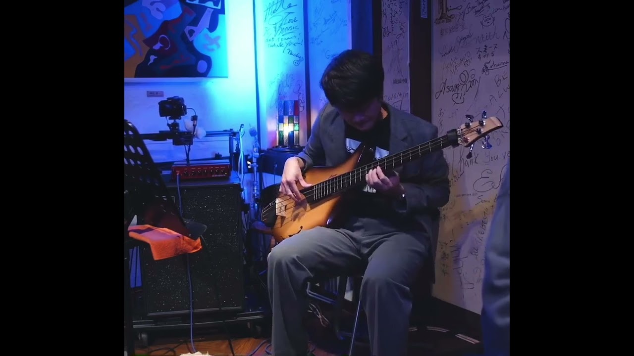 Bass Solo / Marcustico