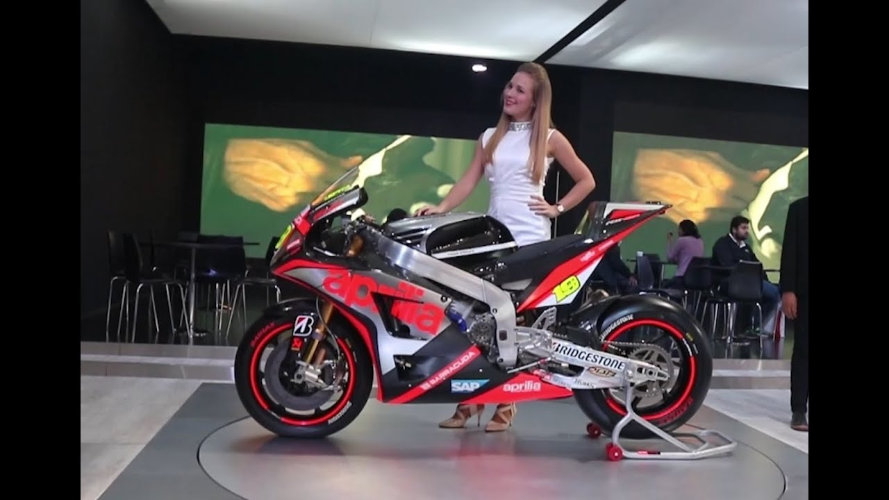 Aprilia - RSV4 RF, Tuono 1100 - Vespa & Moto Guzzi - Auto Expo 2016