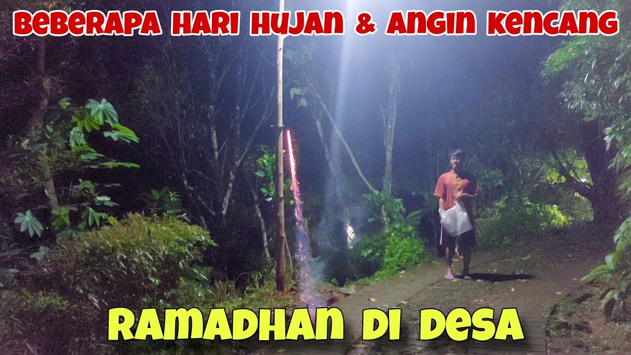 Di landa hujan dan angin kencang / aktivitas malam ramadhan di desa