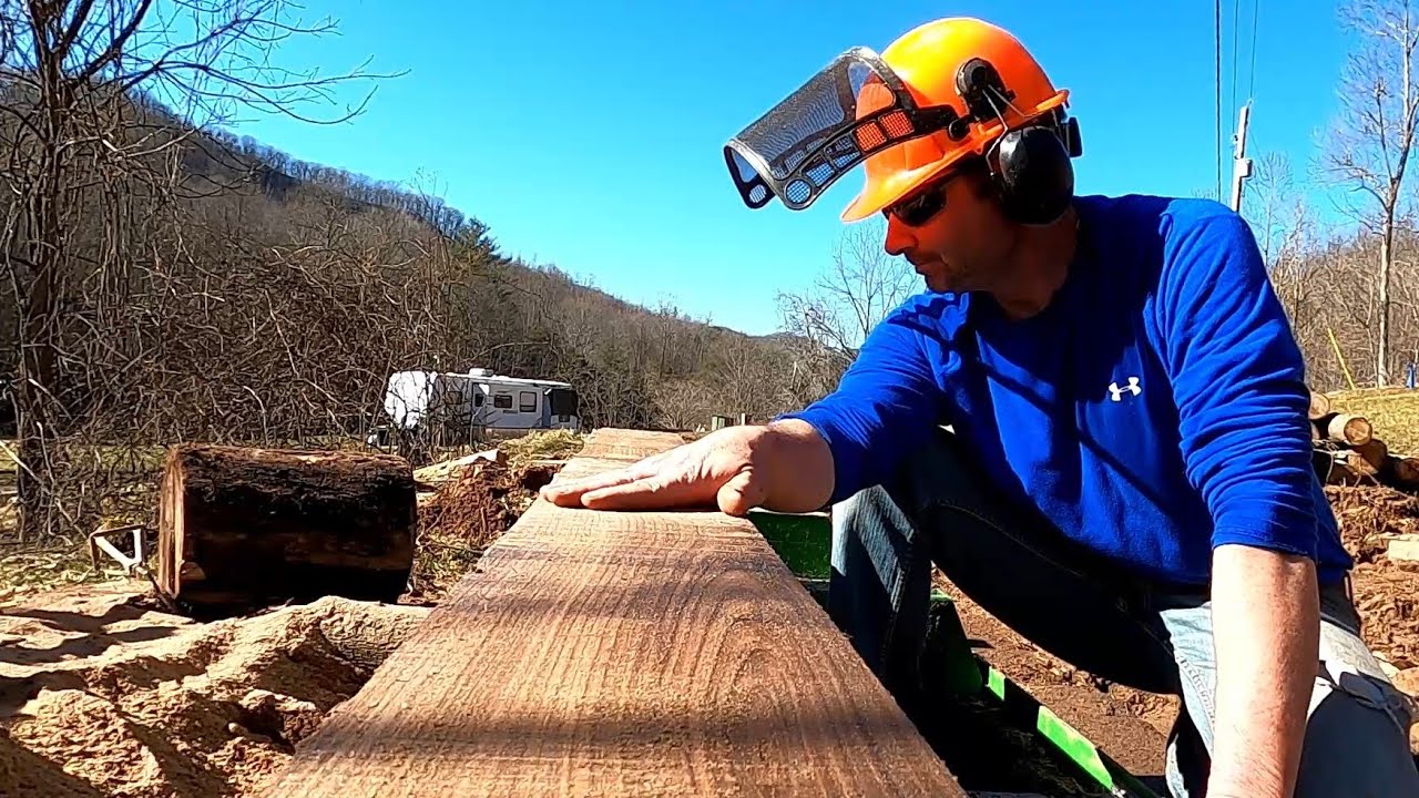 E22 - Oversized logs on a sawmill
