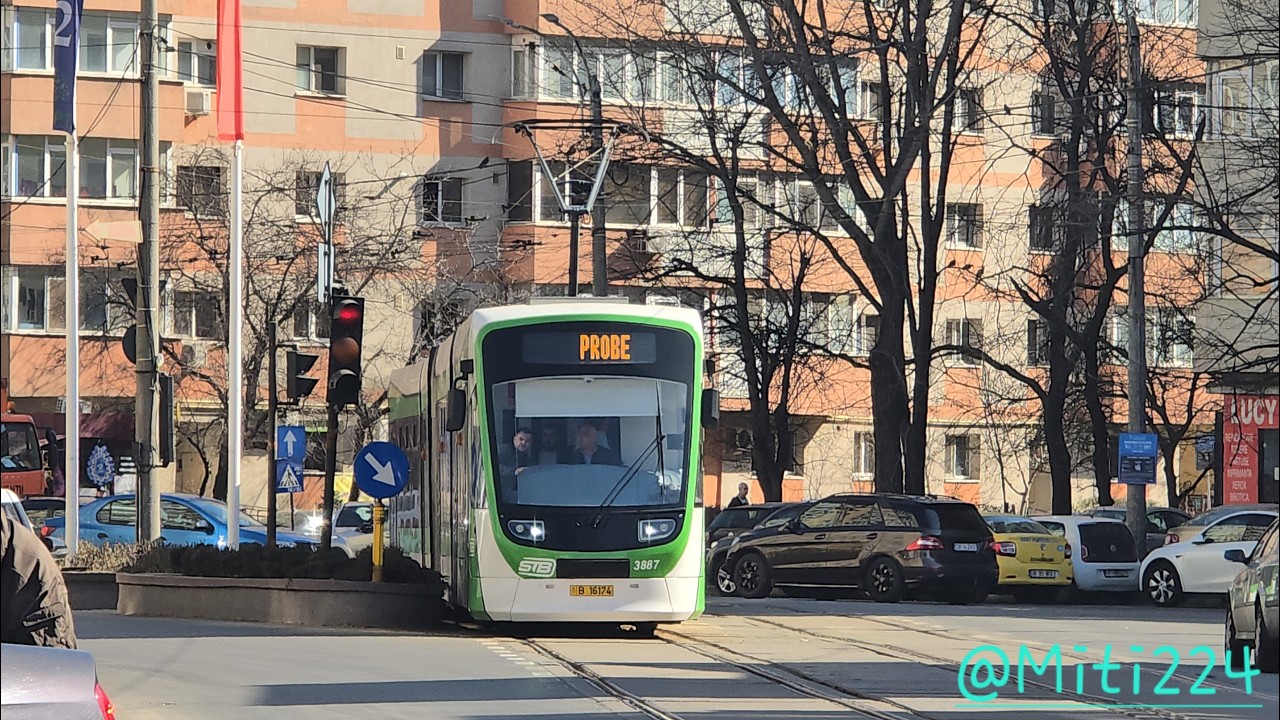 Tramvaiele Astra Imperio Metropolitan #3887 și Bucur LF-CA #407 în probe pe Șos. Pantelimon.