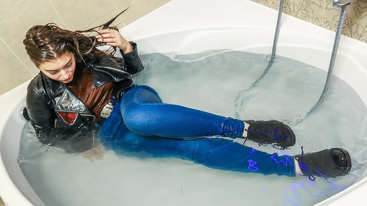 CUTE NASTYA IN A WET LEATHER JACKET AND JEANS LOOKS GREAT IN THE BATH [WETLOOKER ID:ms-5095-nastya3]