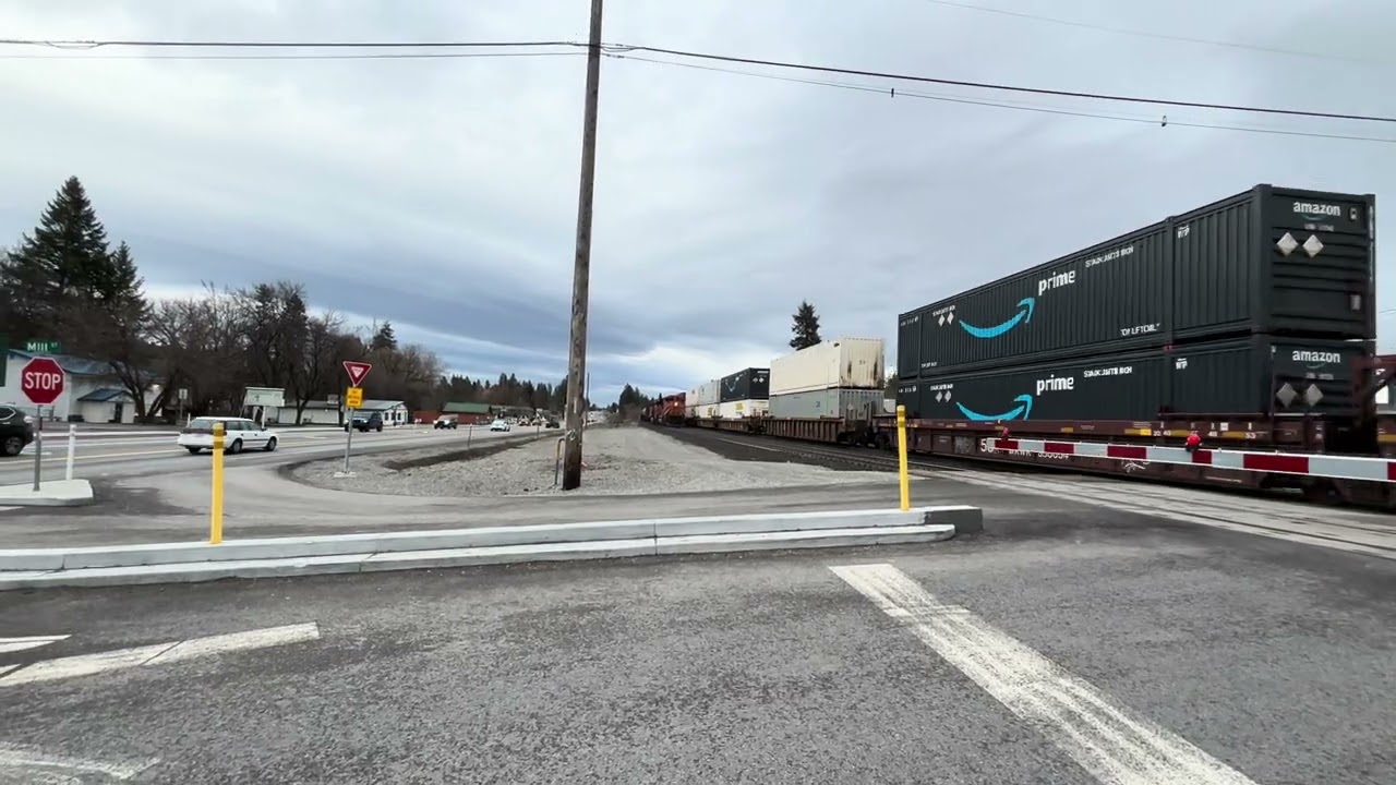 Another BNSF container freight train in Rathdrum Idaho ￼