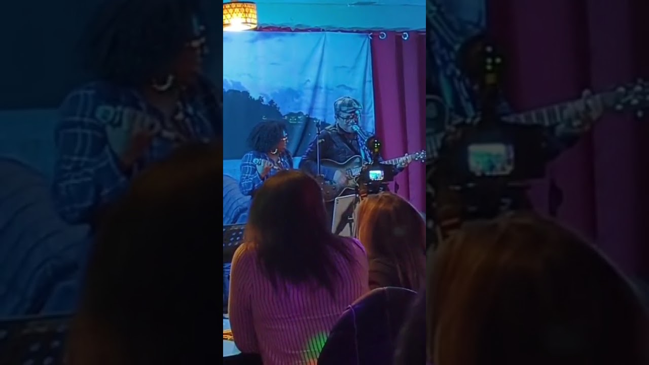 TENA RARAKA cover ...VOLAVIE  en Duo avec le grand GOTHLIEB  lors d un oeuvre caritatif  Avril2025.