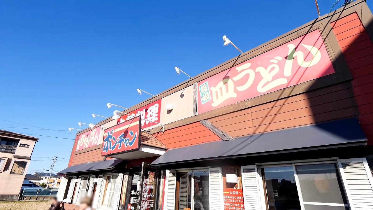 Why Do 200+ Salarymen Gather at This Rural Chinese Restaurant?