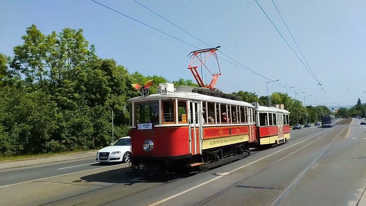 Př&iacute;jezd a odjezd historick&eacute; tramvaje Ringhoffer z a do zast&aacute;vky Vypich. (27.5.2023)