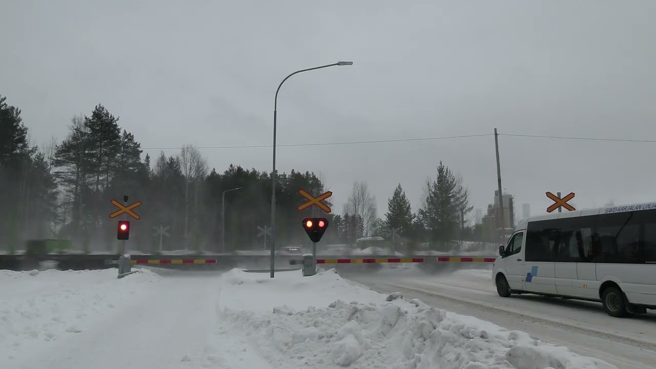 VR T 54684 passed WAHLFORSSINKATU level crossing @ Joensuu, Finland