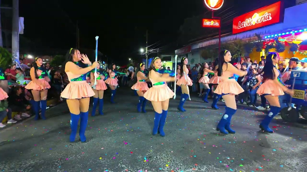 Banda Bicentenario en el desfile del Barrio El Calvario, Chalatenango