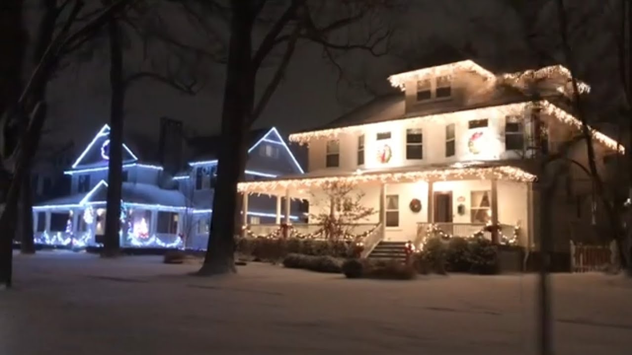 THE BEST NEIGHBORHOOD NORTHSIDE CHICAGO SNOWY NIGHT HOLIDAY LIGHT DISPLAYS