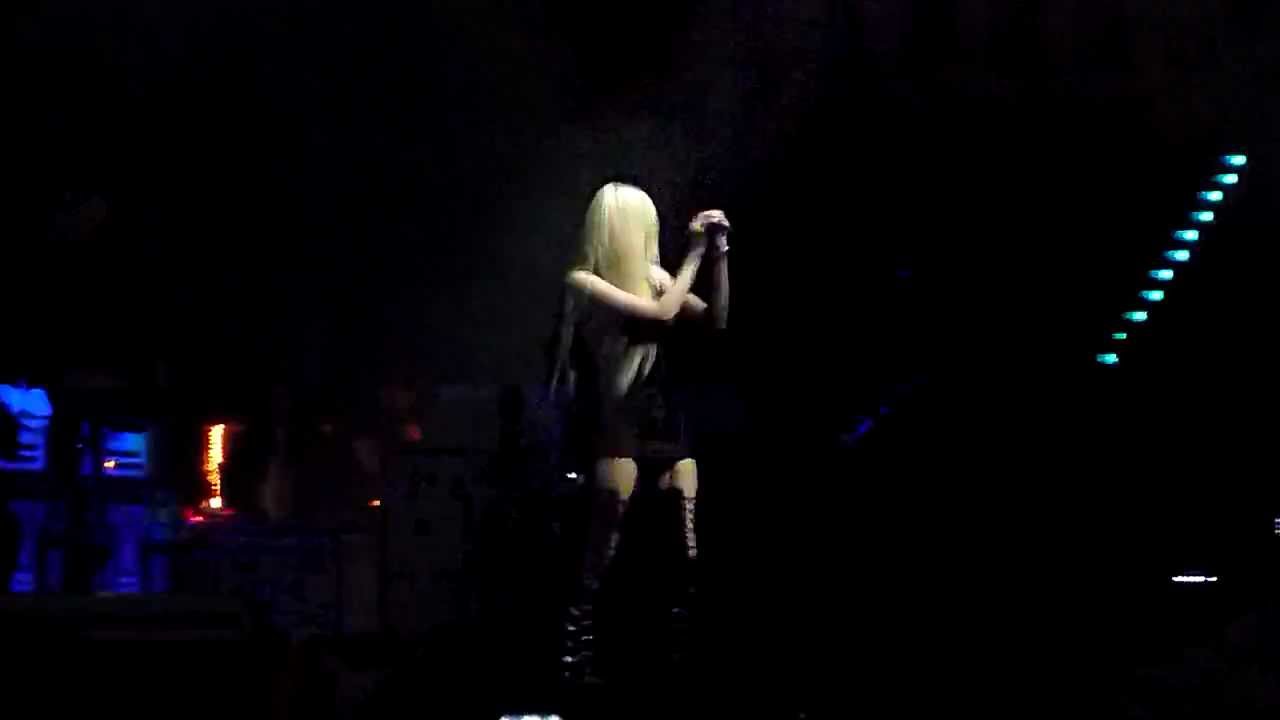 The Pretty Reckless - Seven Nations Army (LIVE @ Düsseldorf, Germany 18.11.2011) HD