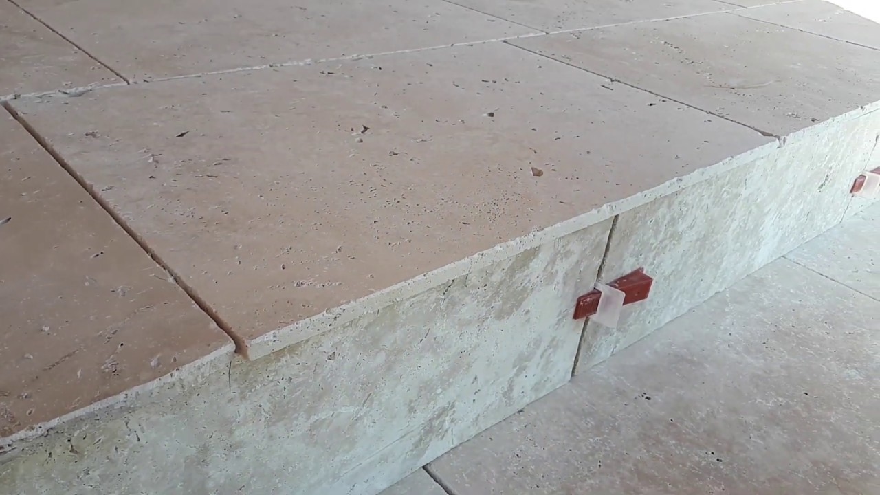 TERRASSE TRAVERTIN avec marche, CALE RAIMONDI, COUPE MEULEUSE, JOINT, TRAITEMENT HYDROFUGE.