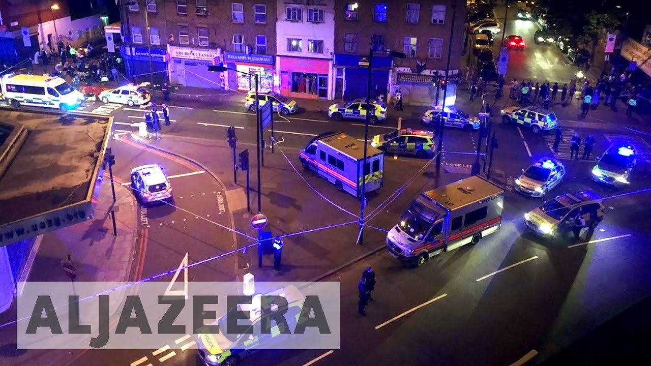 Finsbury Park mosque: Man dies as van hits worshippers