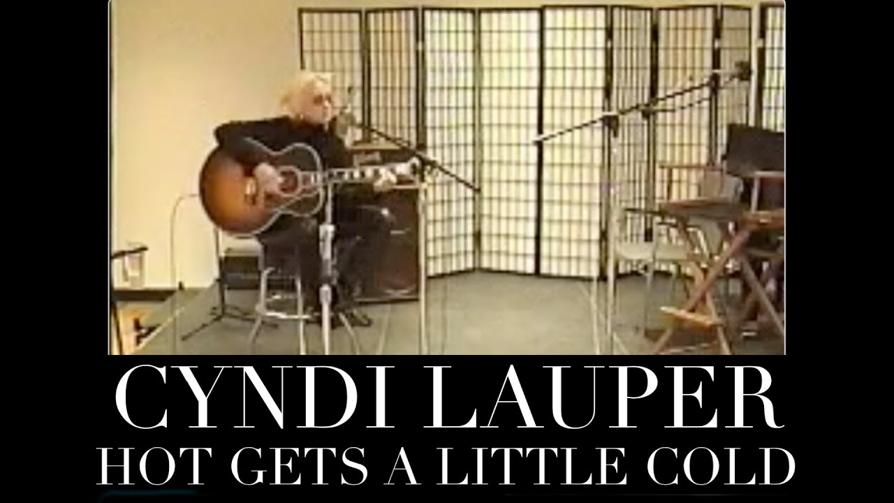 Cyndi Lauper – Hot Gets a Little Cold (acoustic performance)