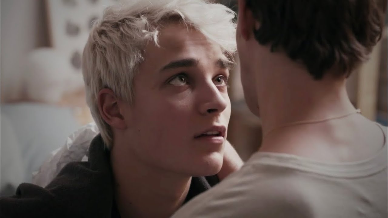 Sander looking at Robbe (WTFock Season 3) - Falling In Love