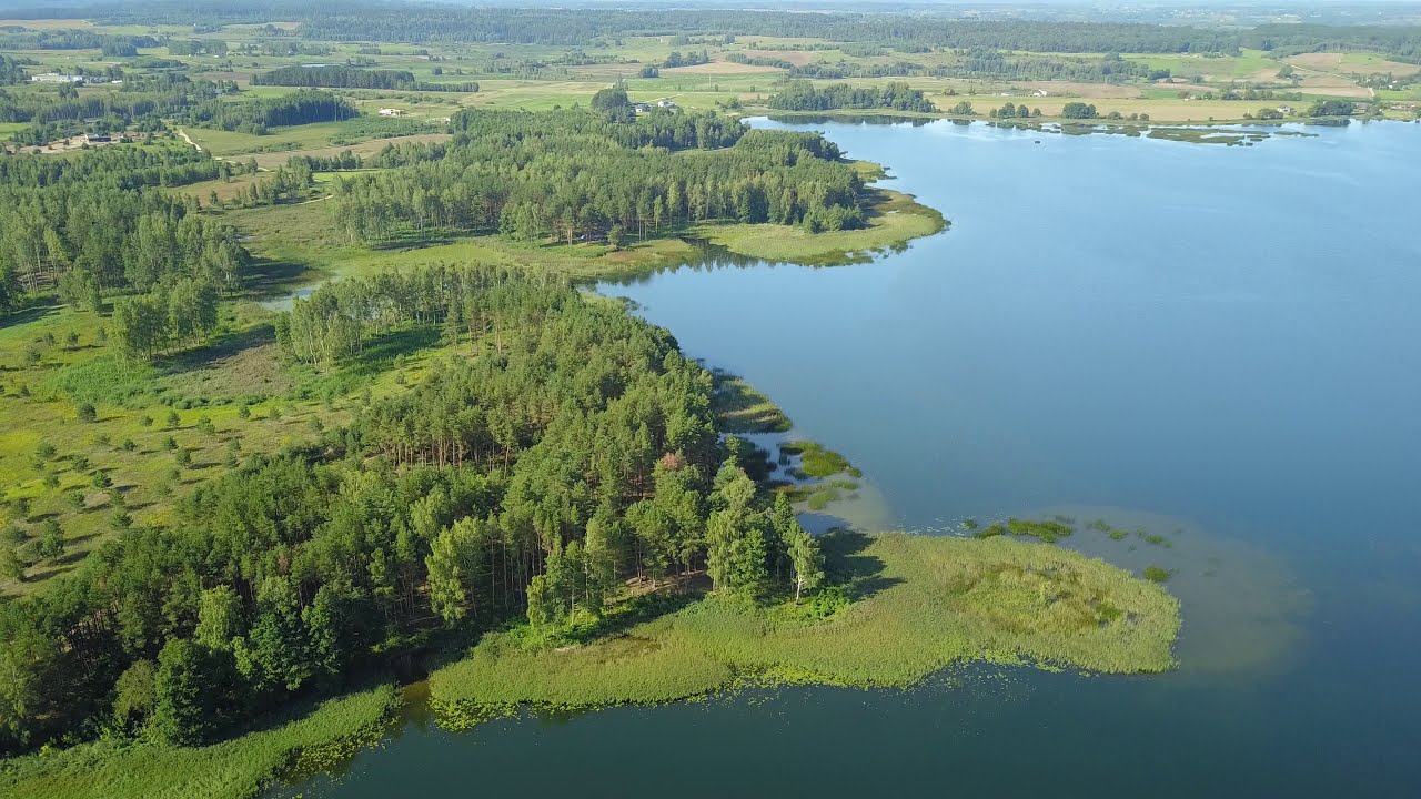 Virš Lietuvos: dronu į kitą Elektrėnų marių pusę. Iš paukščio skrydžio. 4K Lithuanian nature aerial