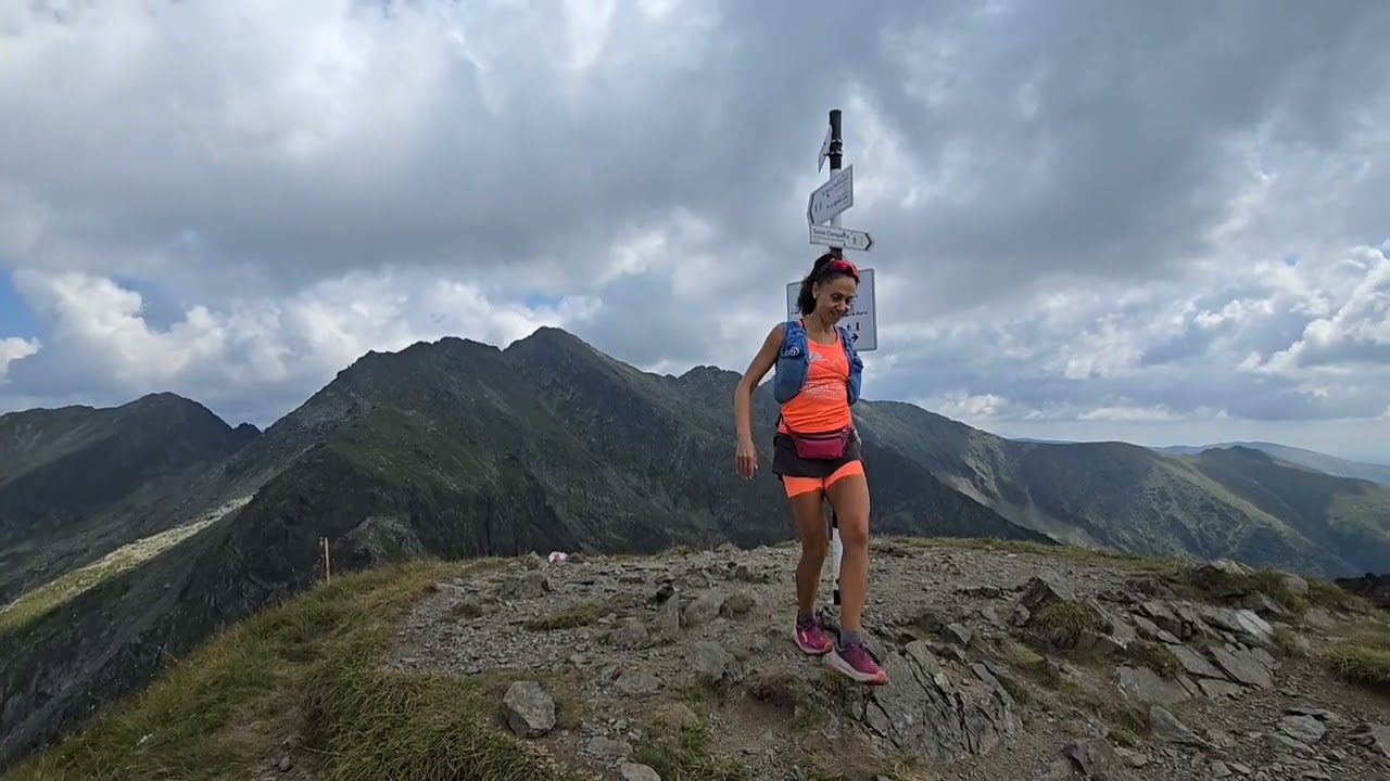 P. Negru-Lespezi-Negoiu-C Sărății- cab Negoiu- Strunga Ciobanului- Lacul Calțun- P. Negru 