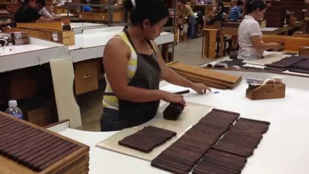 Sorting Cigars by Color for Boxing