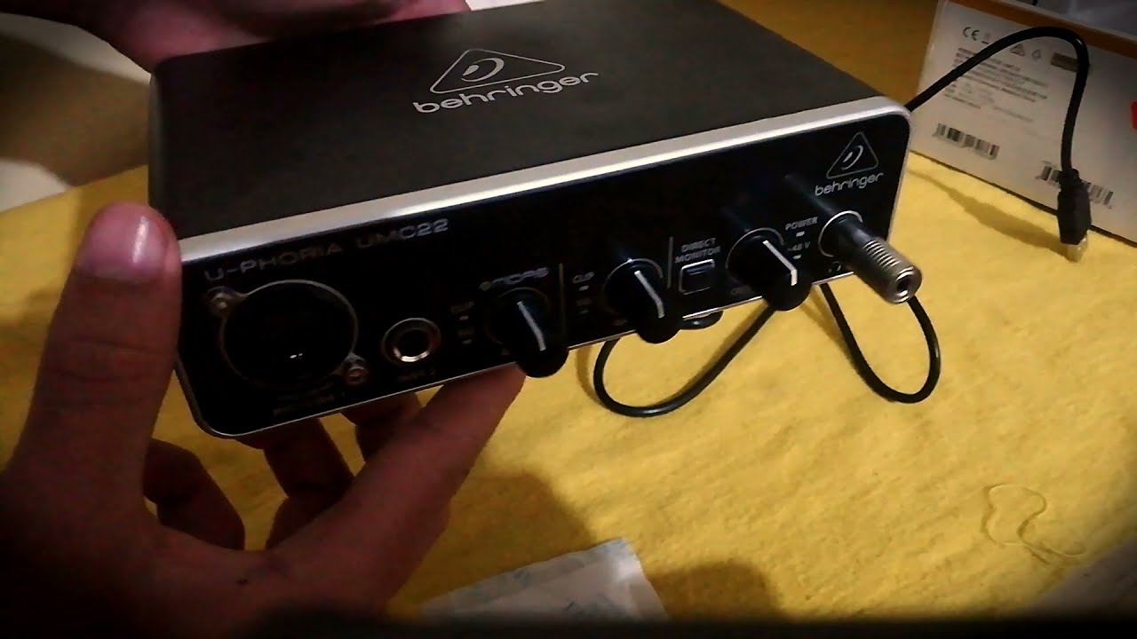 Behringer U-phoria Umc22 (unboxing)