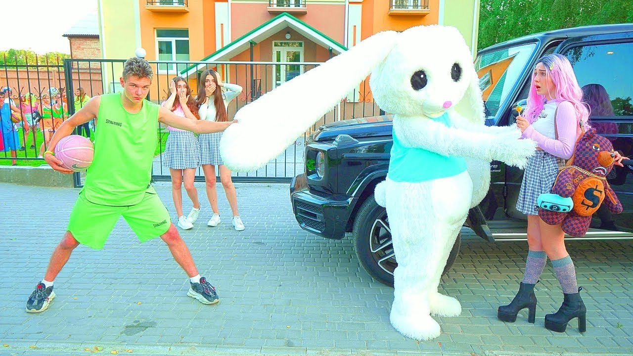 DIANA MEGVÁLTOZTATTA ARCULATÁT, Hogy Visszahozza A Bunny Kabalát! Smile Az Iskolában!