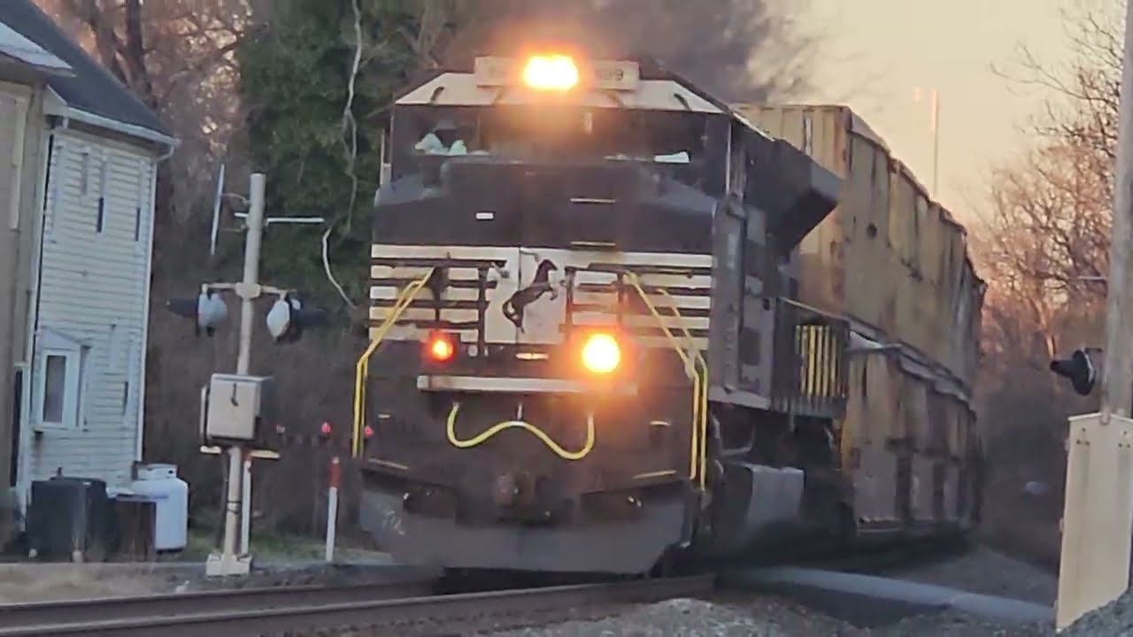NS 1199 Leads NS 4026 on NS 11Z Passing Through in Boyce VA