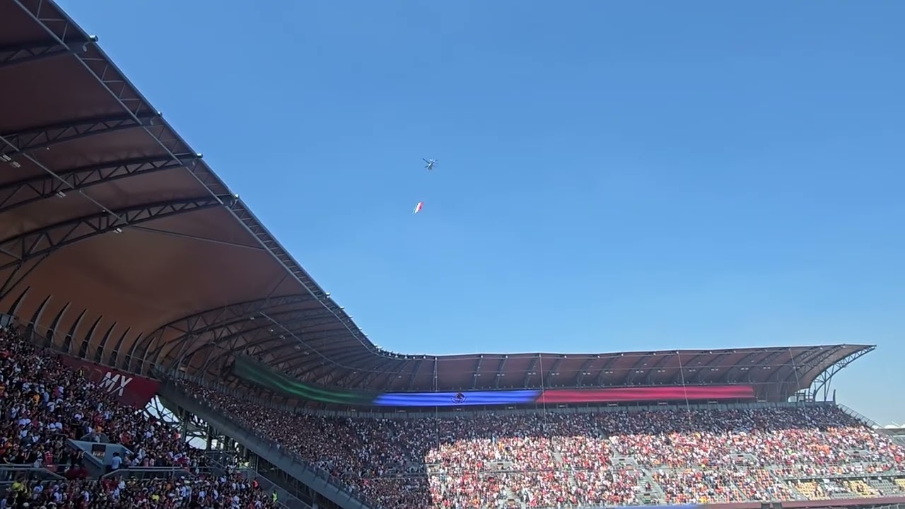 Asi sonó himno de Mexico en el foro sol en el GP de Mexico Formula 1 con jets y la bandera de findo