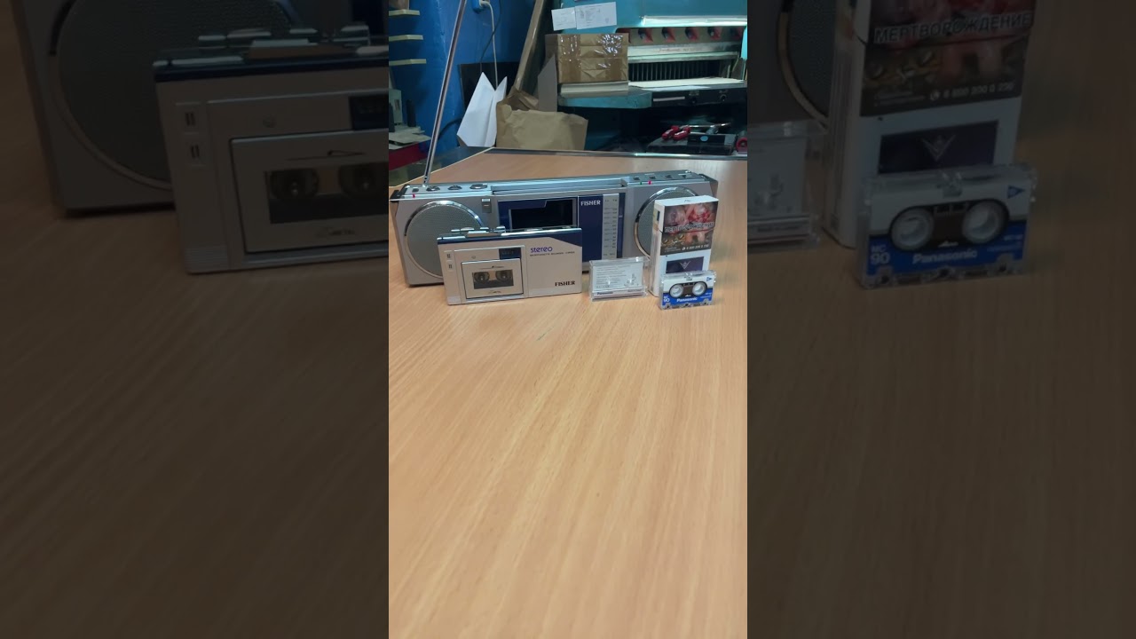 Микрокассетная магнитола-кенгуру Fisher PH-M 88. Сделано в Японии в 1981 году.