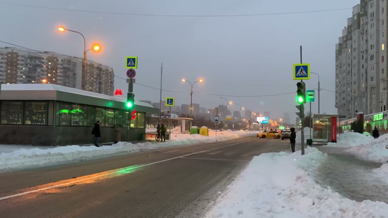 Прогулка возле Метро Марьино по Новомарьинской улице, г. Москва, 16.12.2023
