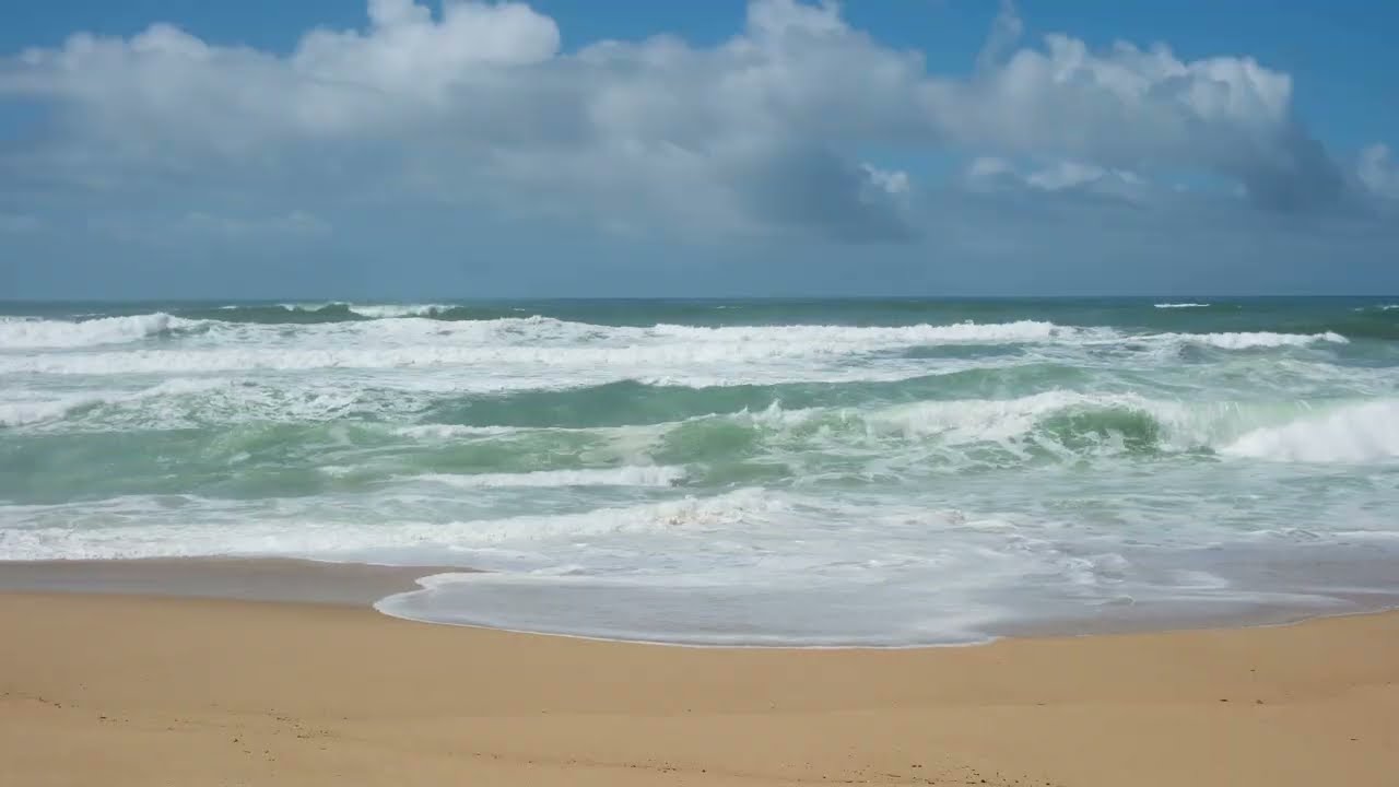 Relaxing Waves Crashing on the Beach - Relaxing Ocean Sounds - 4K UHD