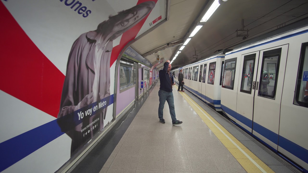 Spain, Madrid, Metro night ride from Núñez de Balboa to Ventas
