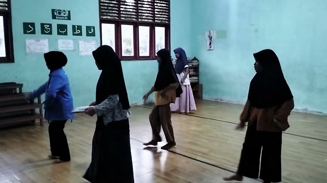 Video Proses Belajar Mengajar Tari Persembahan kepada Anak Sekolah Dasar 