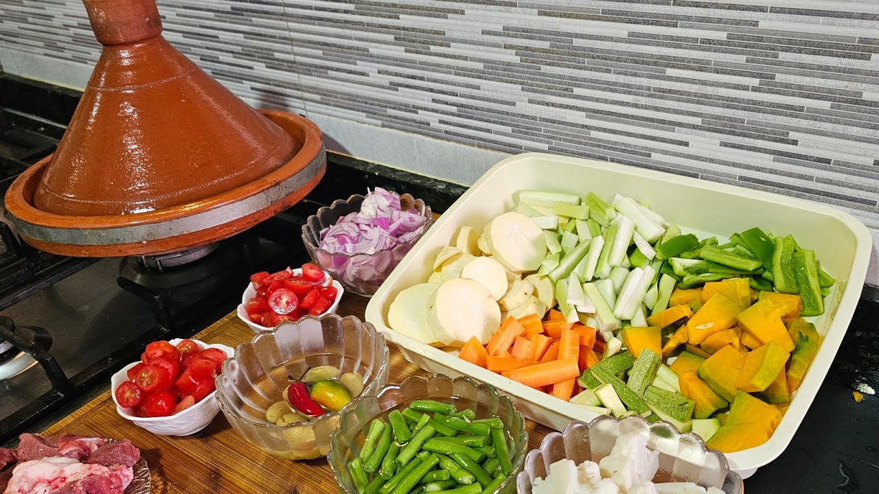 الطاجين المغربي السوسي بالخضرة🥔🥕🍅 بدون لحوم 🍖أكثر من رائع معلك ولذييييذ جدااا😋🫠#tajine _marocain 