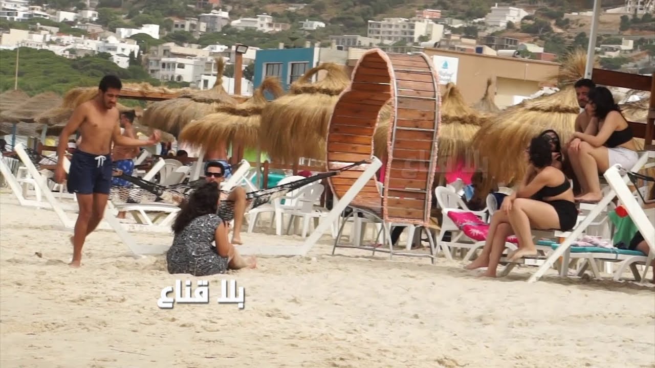 بحر الرفراف ببنزرت..طرق عجيبة للتبزنيس في البحر وحلول خيالية للقضااء على الارتفاع القياسي للحرارة هه