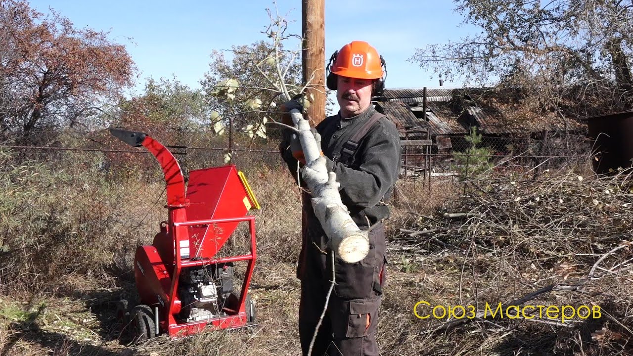 Измельчитель веток Remet RTS 630 на расчистке участка. Валка деревьев и измельчение.