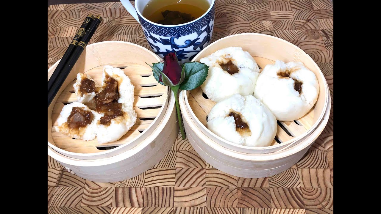 [𧐢油叉燒飽]-飽皮內外色澤潔白，軟滑有光澤，綿軟眼幼，富有彈性，爆口自然，氣孔細密均勻，甜味正常，無苦涩味和異味，餡料大咸大甜，餡料正中，紅褐色，芡量均勻，飽企身。這個是我們大家喜愛叉燒飽。