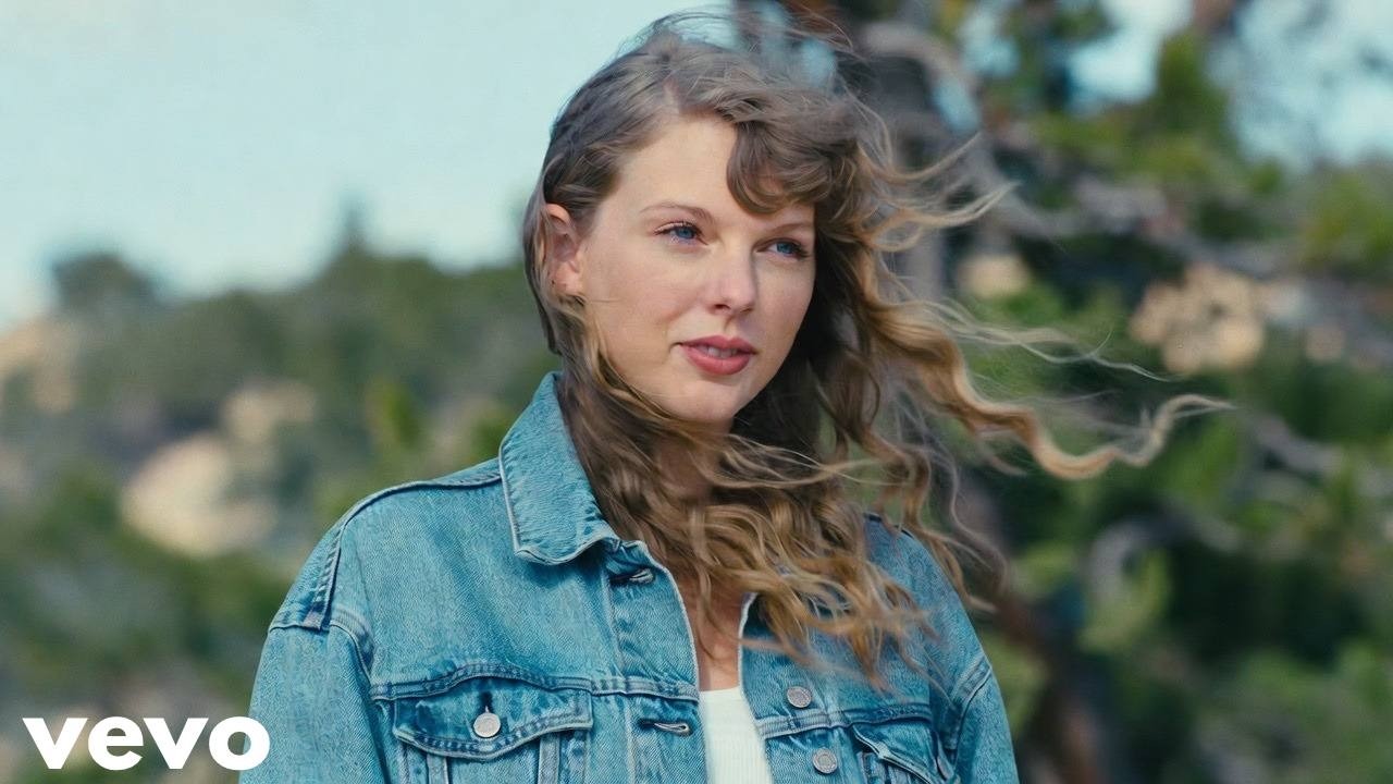 Taylor Swift - Dancing With My Secret at Midnight | (Global Hit Video)