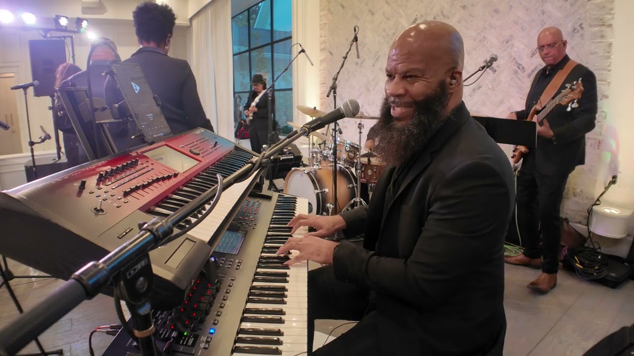 Smooth LIVE BAND COVER of LOVELY DAY by Bill Withers