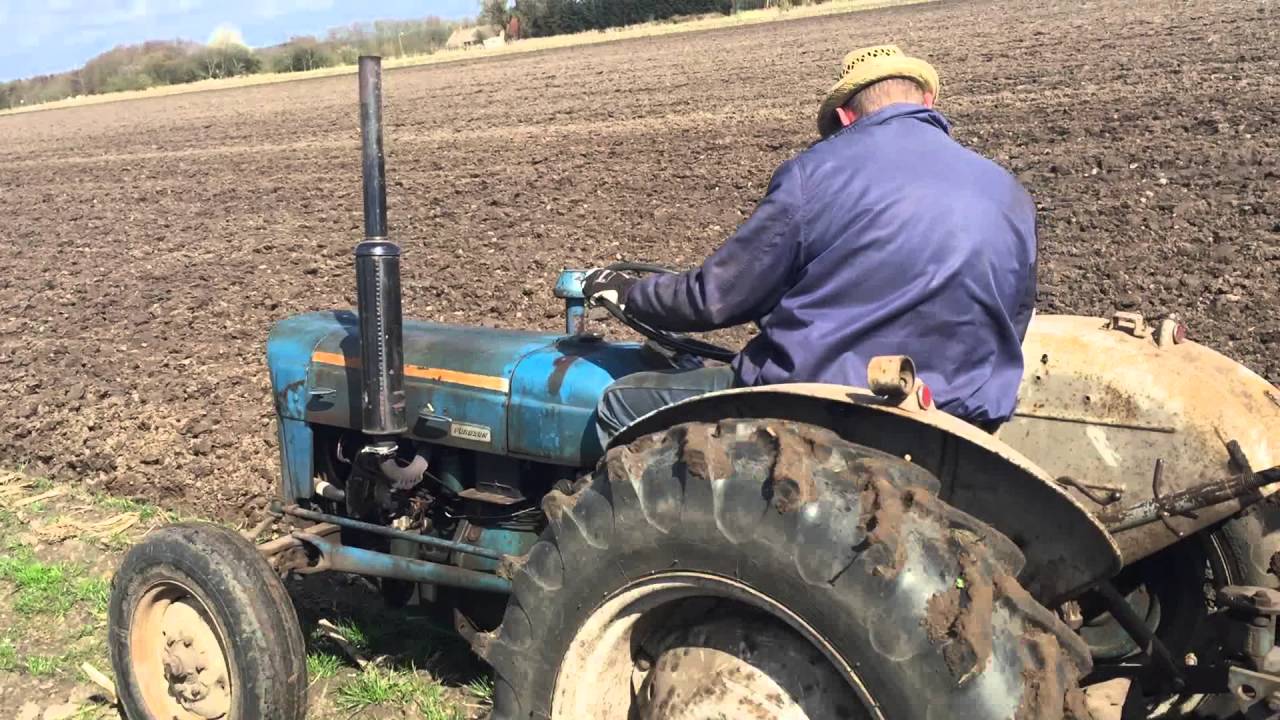 Fordson Dexta Överum plow 2 f.