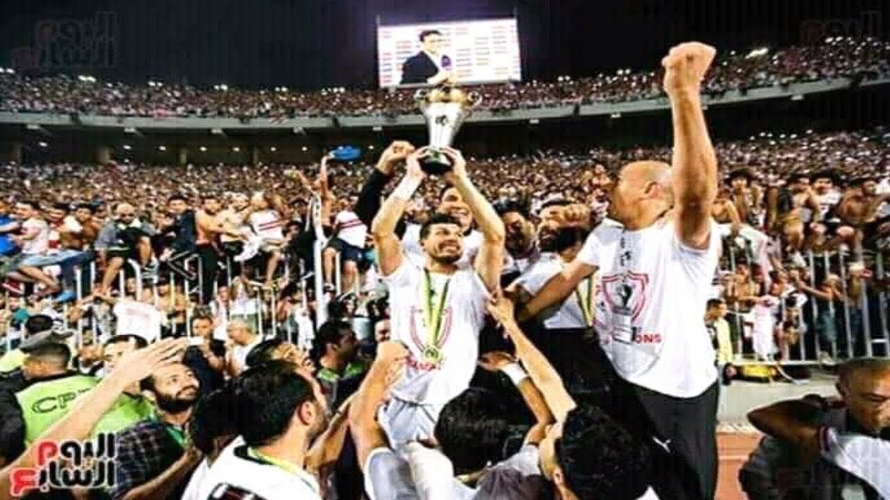 الفانلة البيضة بخطين حمر انا هفضل احبها طول العمر .....ابطال افريقيا 💪💪