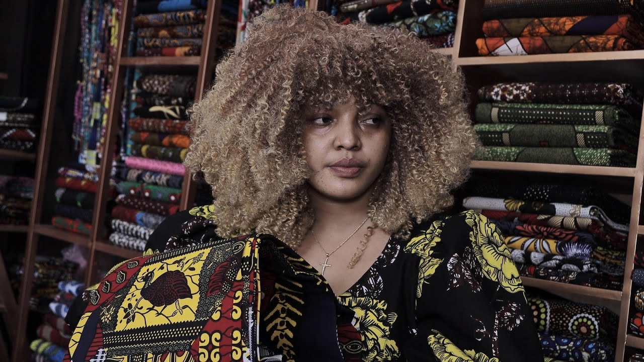 UTAMUONEA HURUMA JACKLINE WOLPER ALIVYOCHOKA KUUZA VITENGE