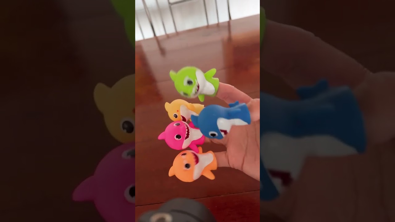 Baby shark finger puppet 