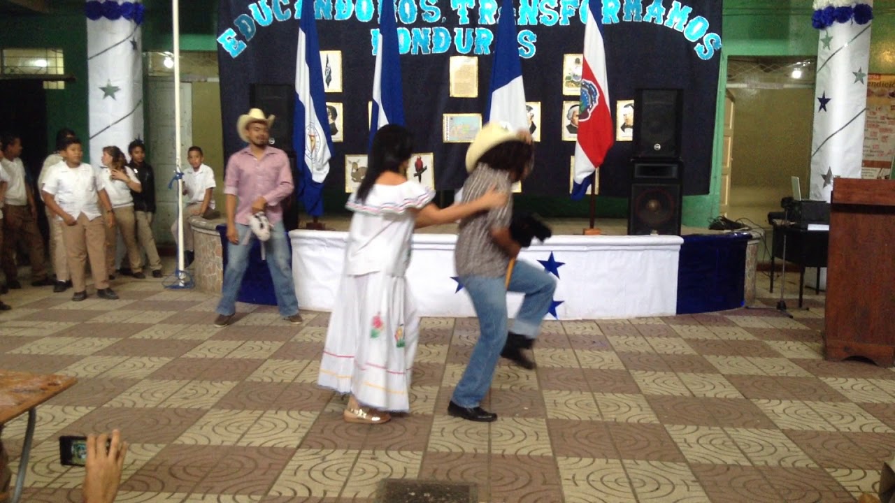 BAILE LA SUCIA . DOCENTES DEL INSTITUTO 