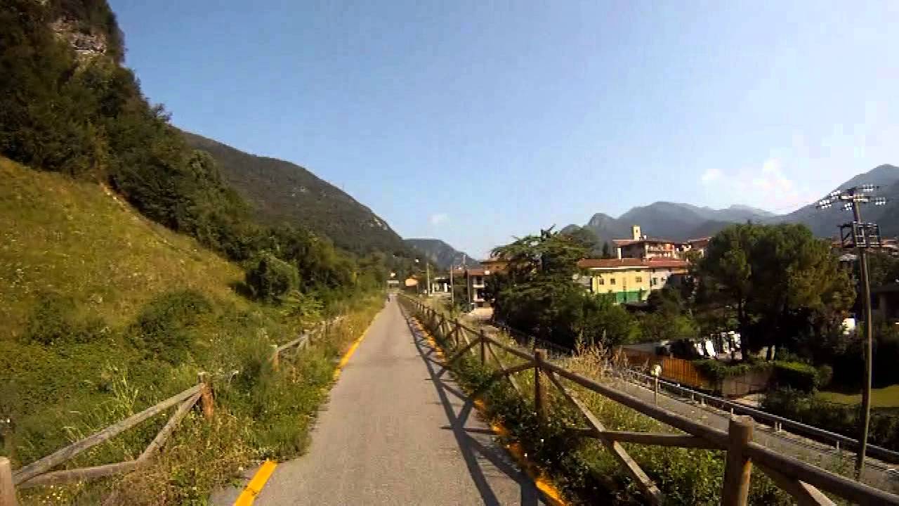Ciclabile a Roè Volciano sul tracciato dell'antica ferrovia, fiume Chiese