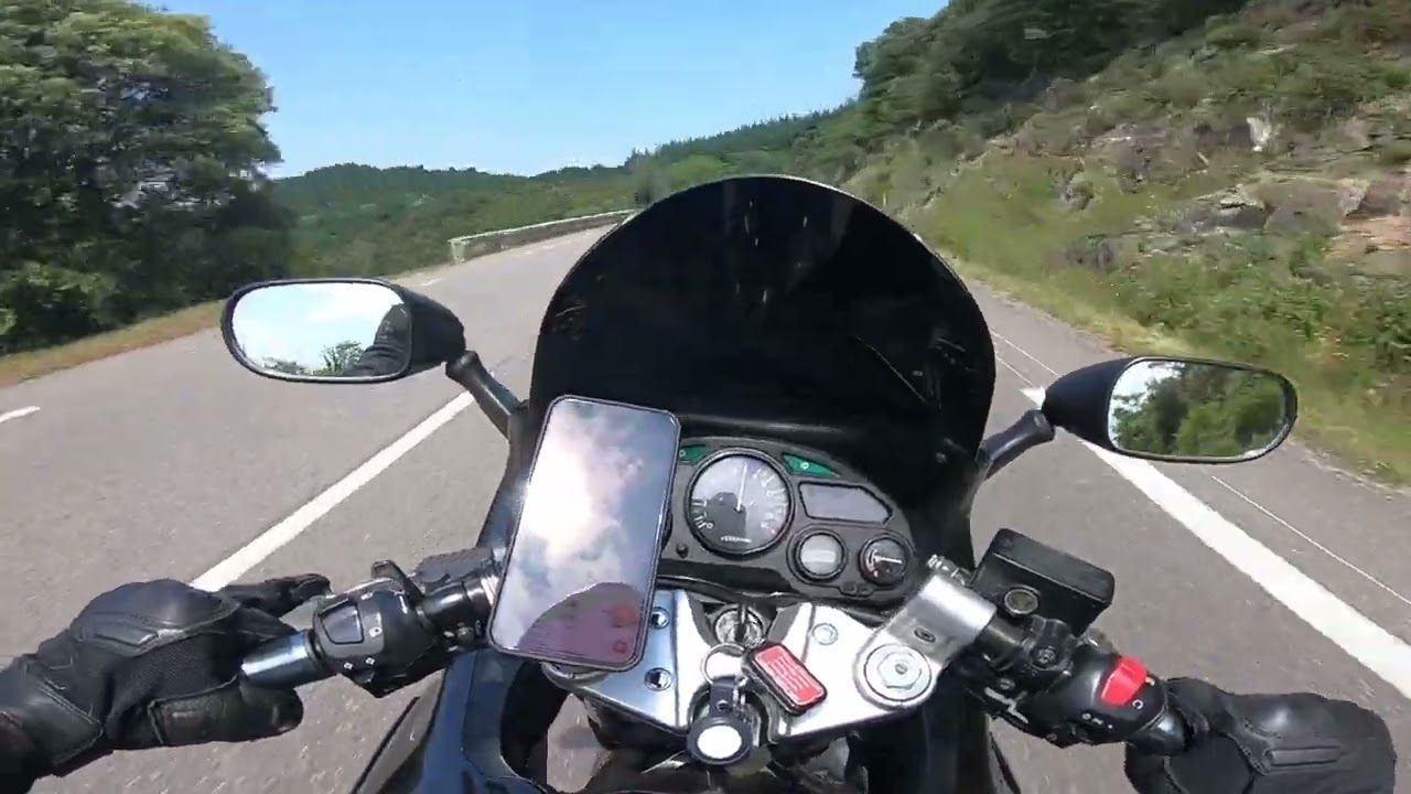 Ardèche à moto Côte du Pin en Suzuki 750 GSXF