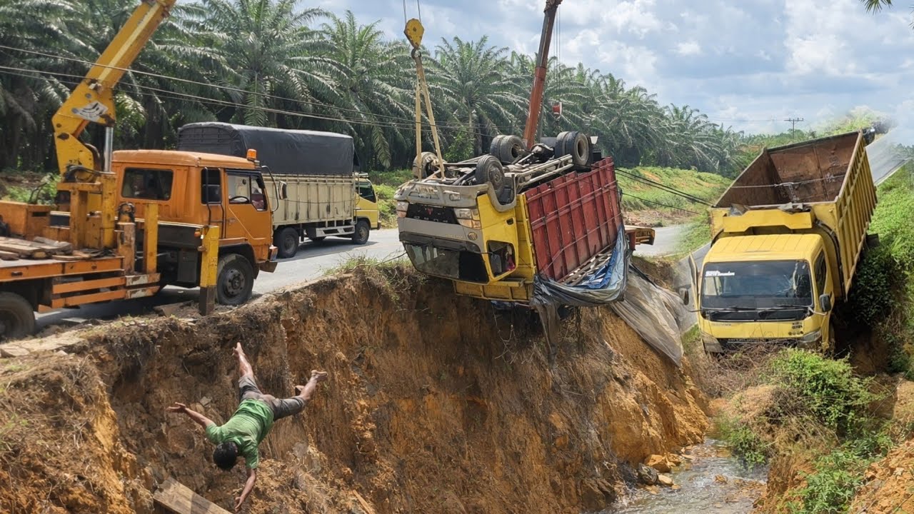 Kejadian Dua Truck Di Satu Lokasi‼️Kameramen Tersenggol Hingga Terjatuh