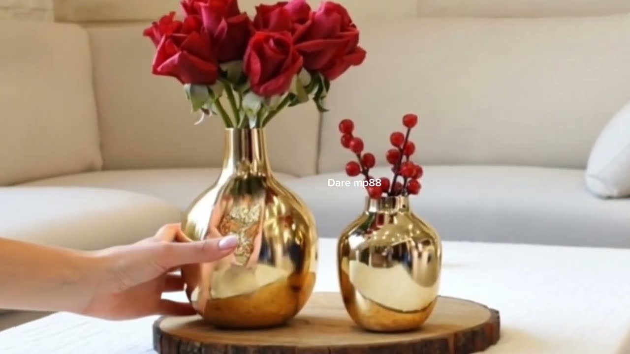 Clean mirrored natural gold vase mp88