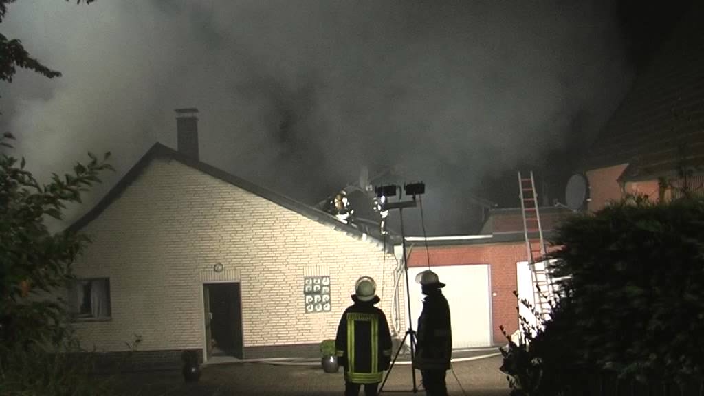 Wegberg: Drei Häuser in Flammen